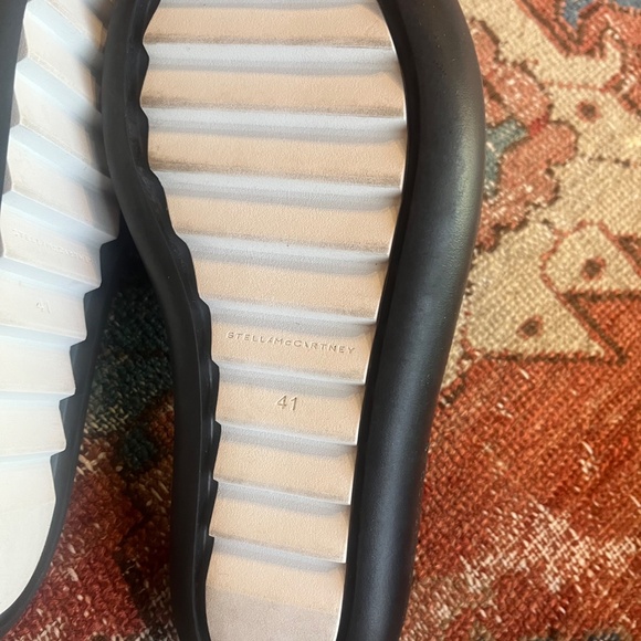 shoes - Picture 3 of 3